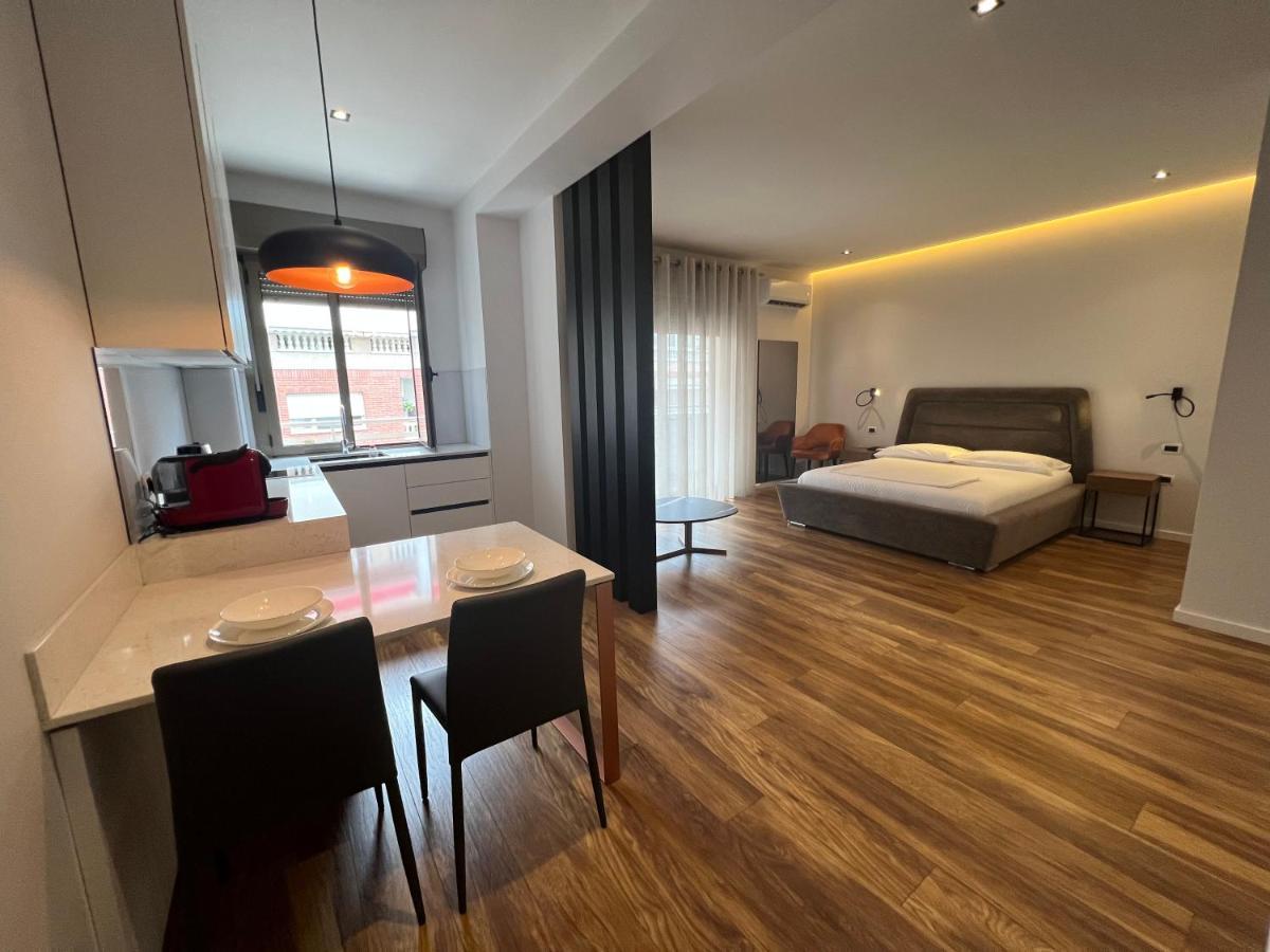 Skanderbeg Square Center Apartments Tirana Buitenkant foto