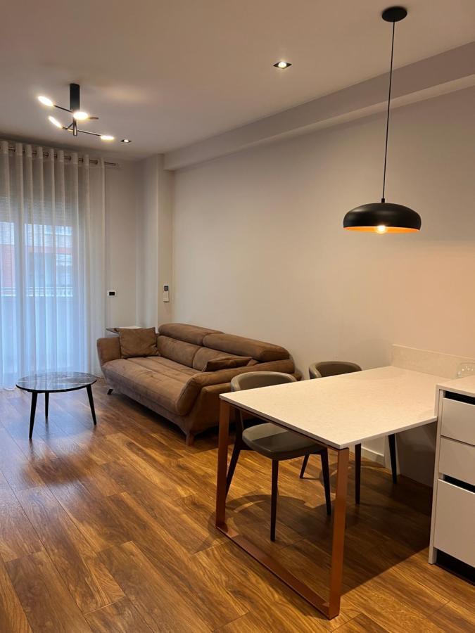 Skanderbeg Square Center Apartments Tirana Buitenkant foto