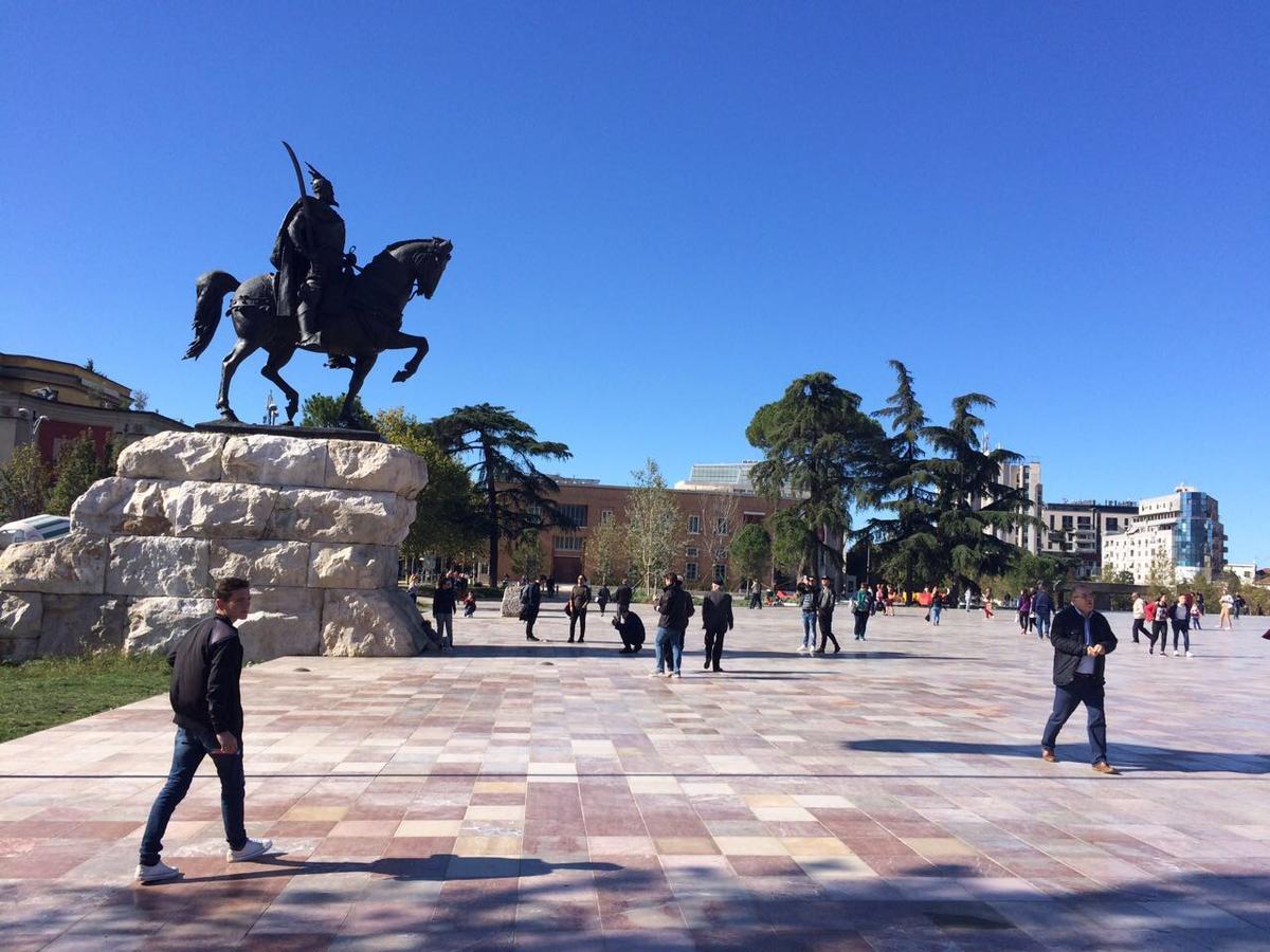 Skanderbeg Square Center Apartments Tirana Buitenkant foto